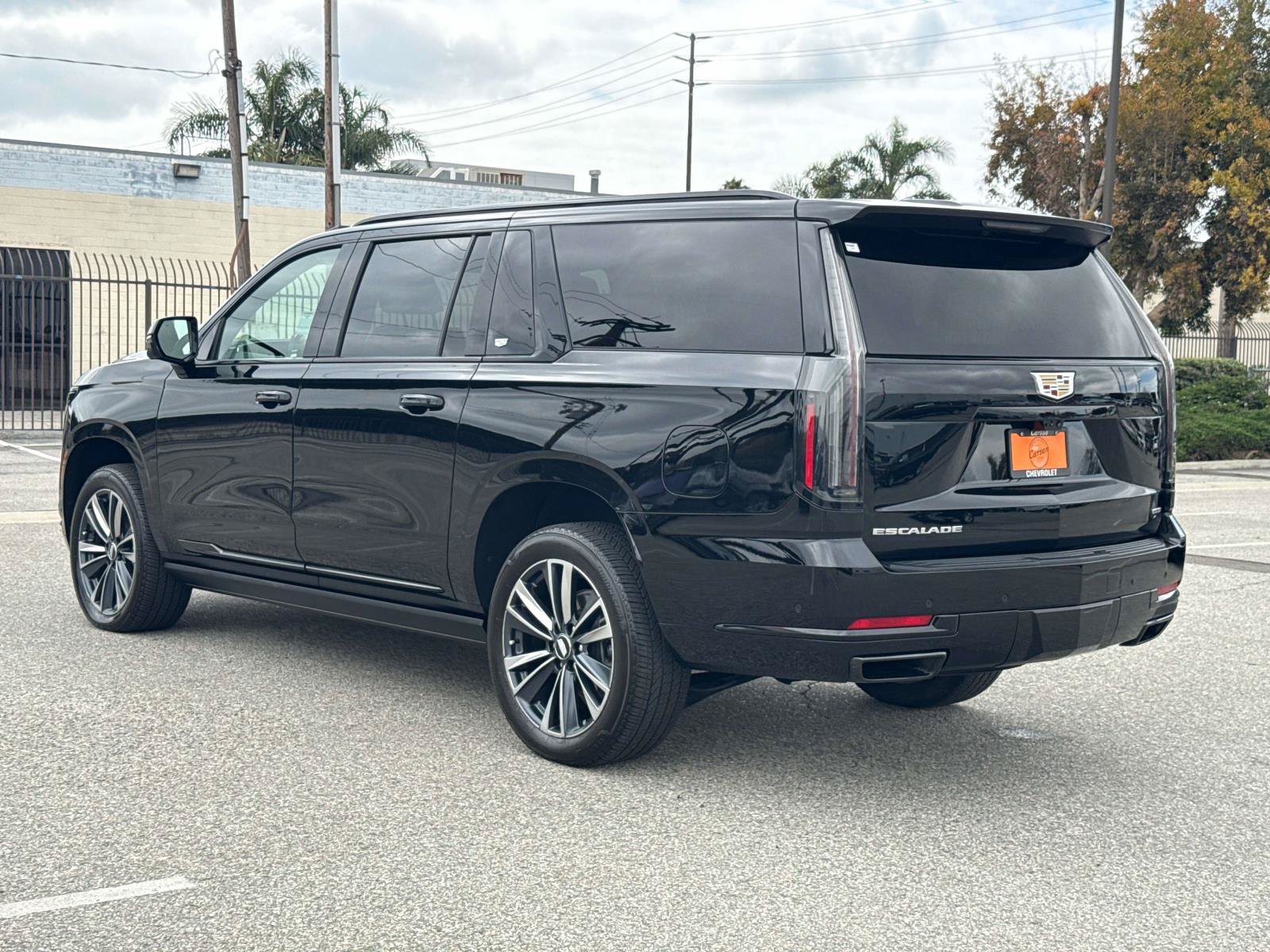 Used 2025 Cadillac Escalade ESV Sport AWD/4WD image 4