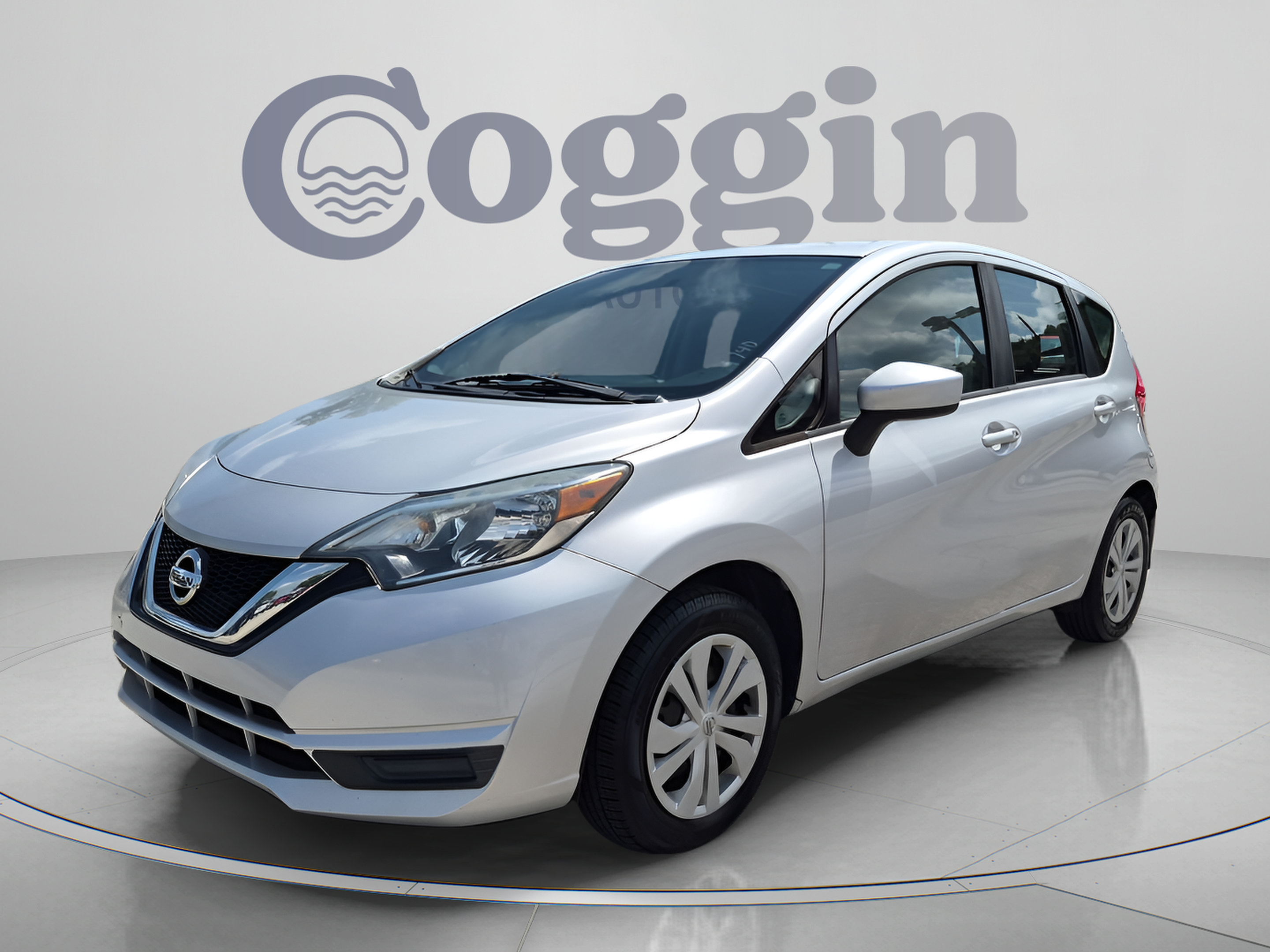 Used 2017 Nissan Versa Note SV FWD image 2