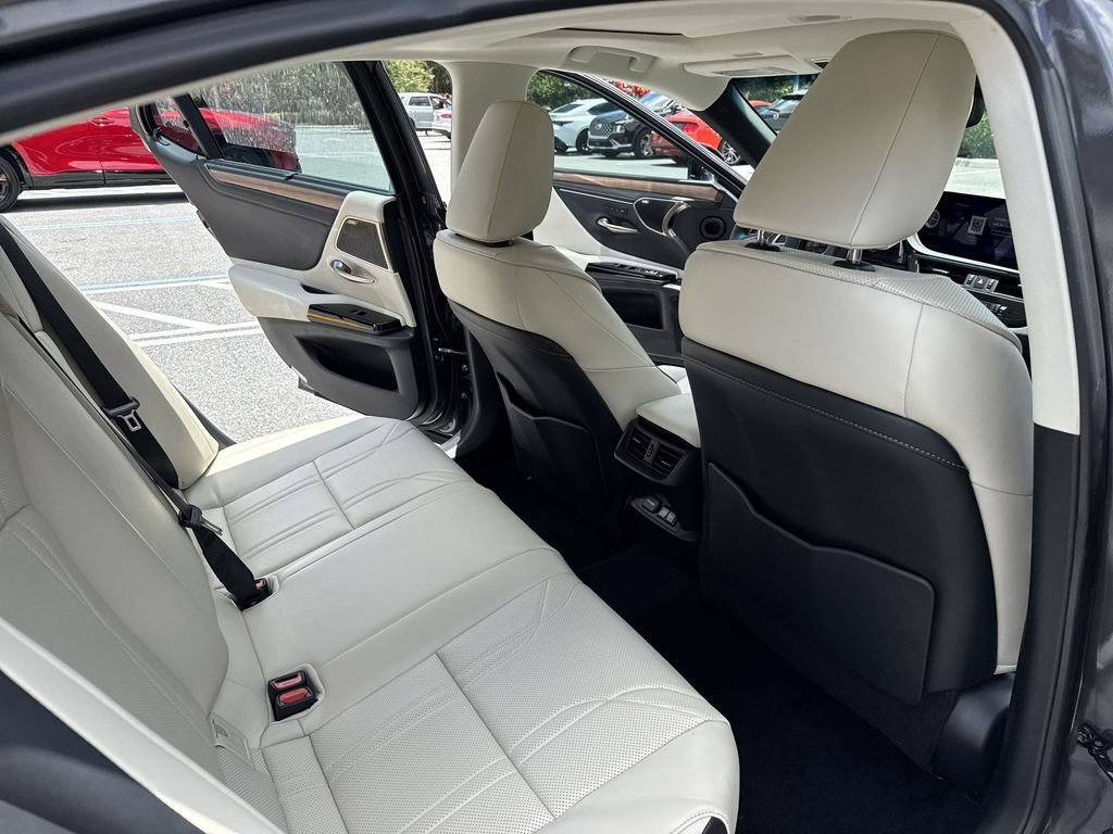 Used 2024 Lexus ES 300h Ultra Luxury w/ Accessory Package (Z2) FWD image 33