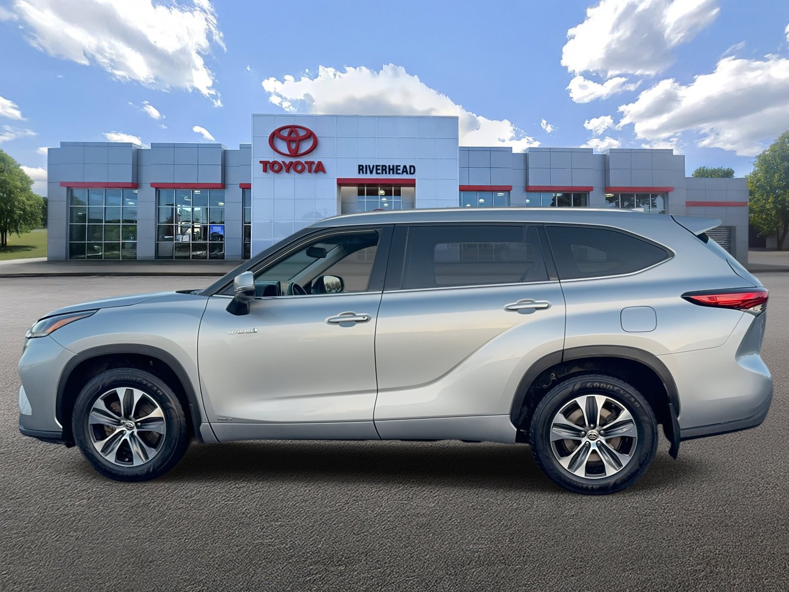 Used 2021 Toyota Highlander XLE image 3