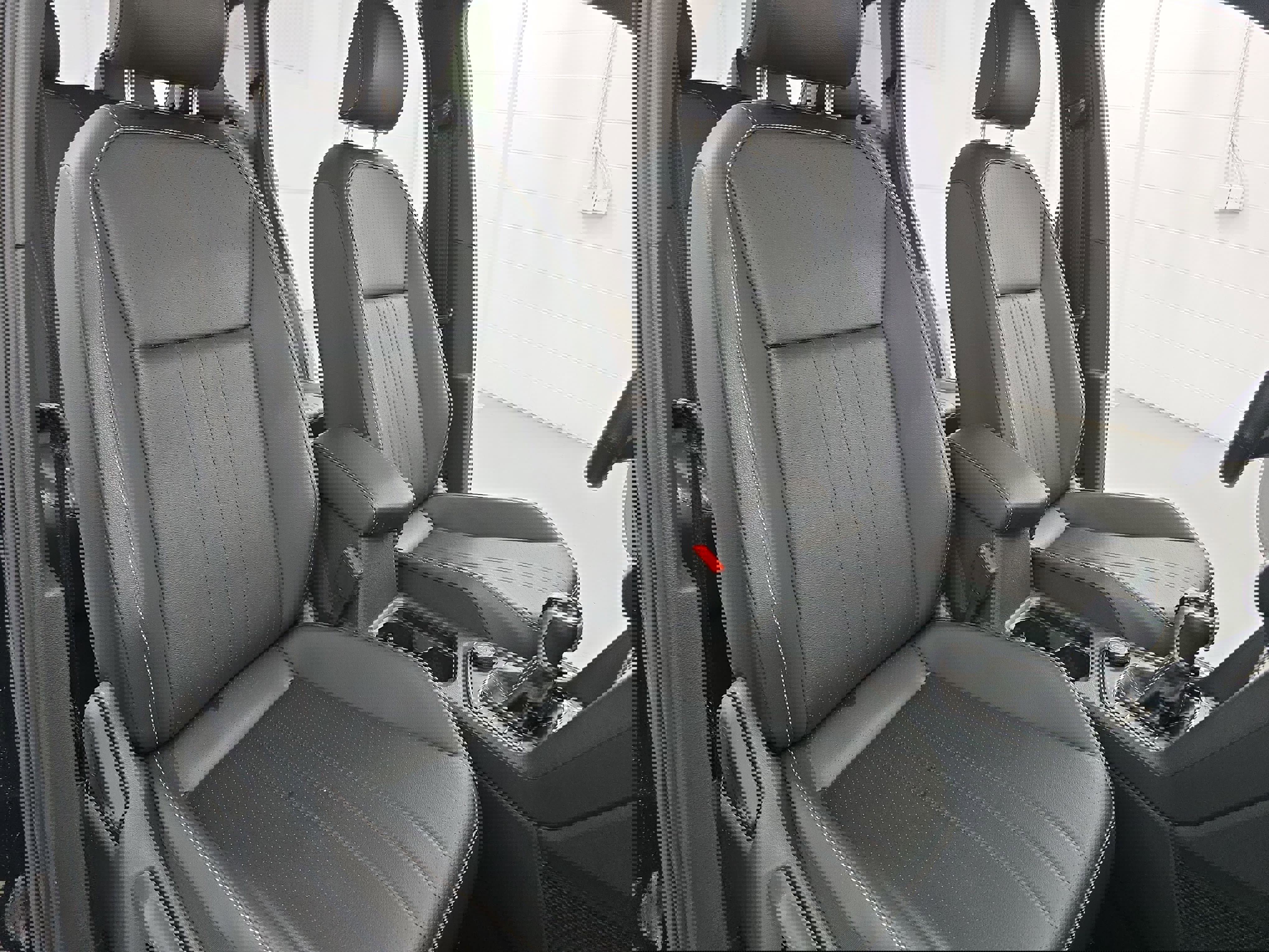 Certified 2024 Volkswagen Tiguan SE R-Line image 10