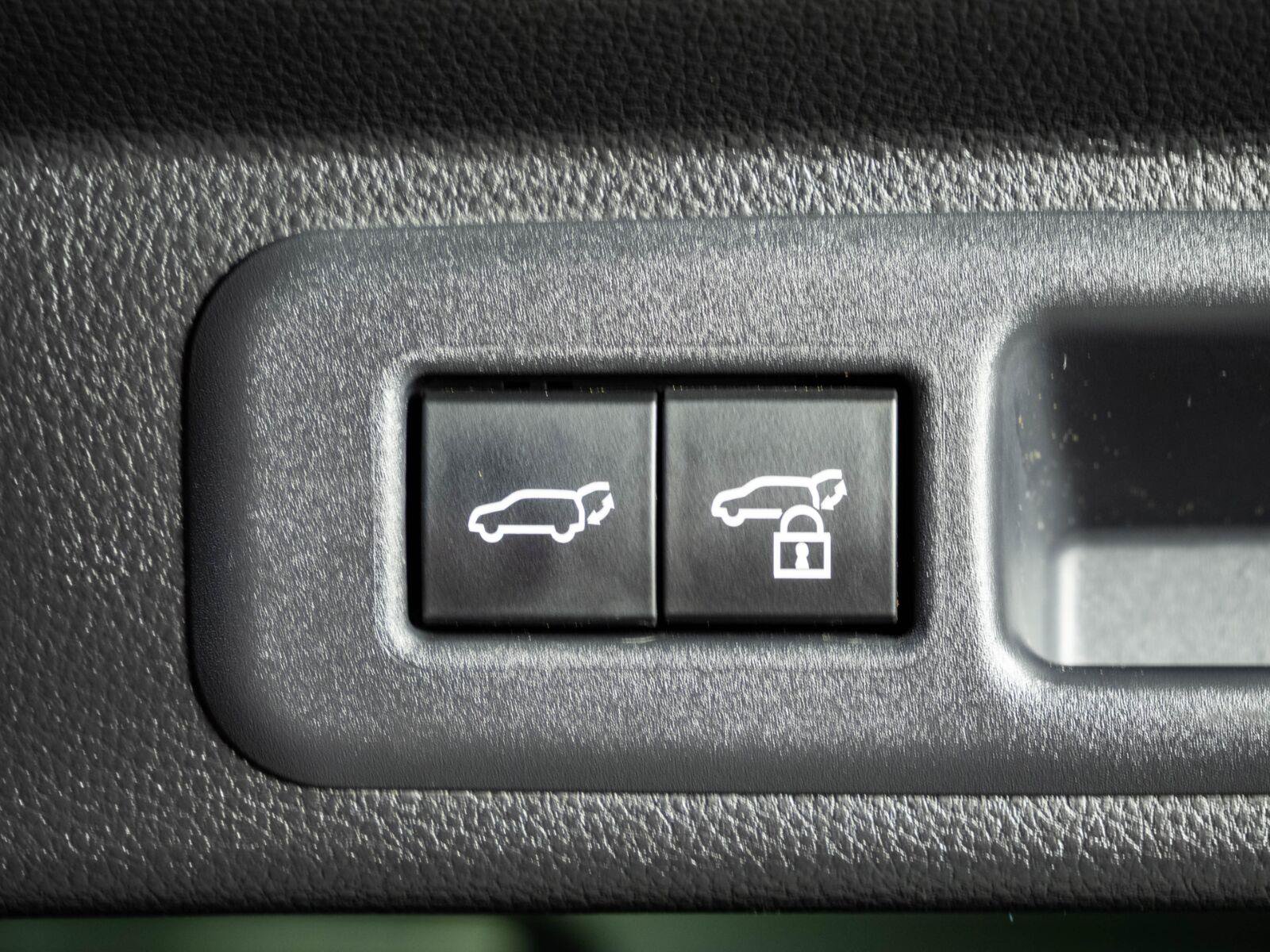 Used 2023 Toyota Sequoia Platinum AWD/4WD image 29