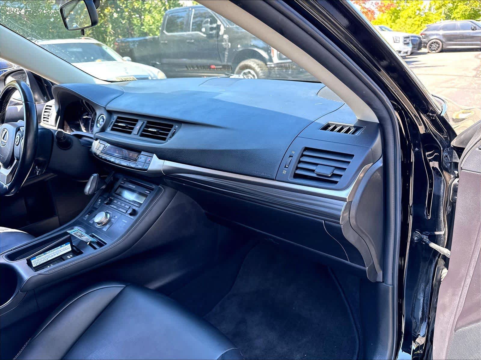 Used 2016 Lexus CT 200h w/ Accessory Package 2 FWD image 19