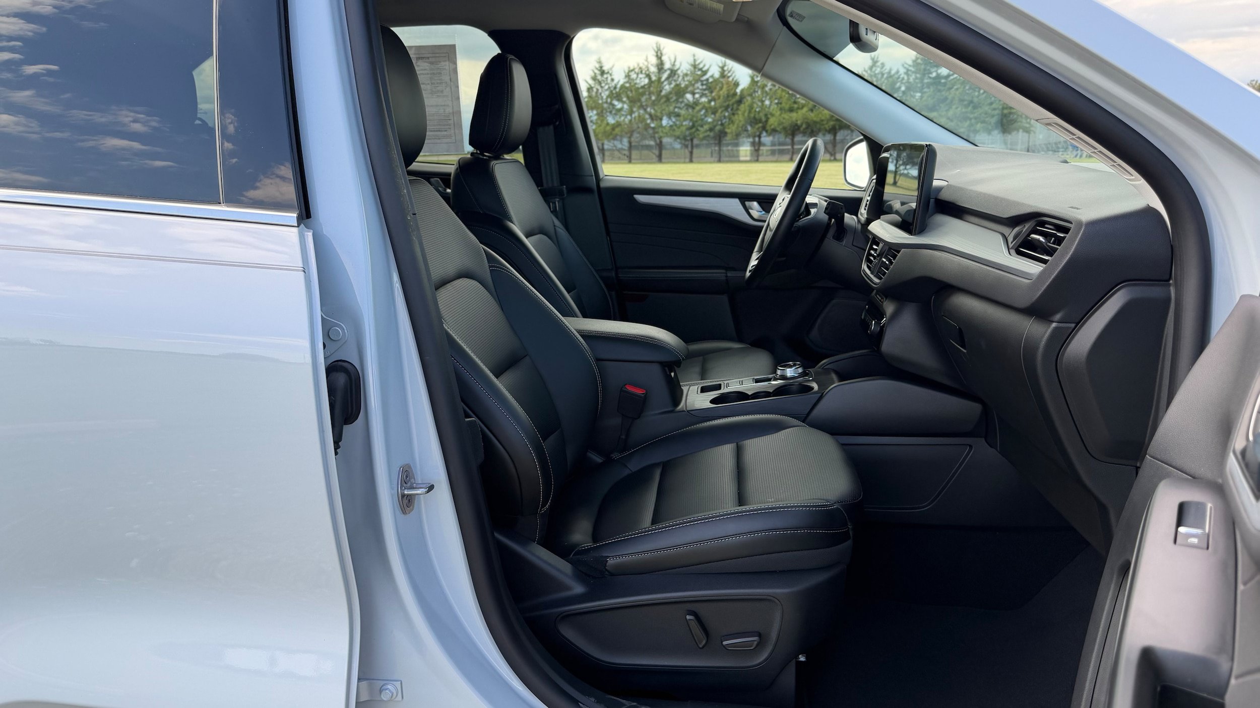 Used 2025 Ford Escape Platinum AWD/4WD image 22