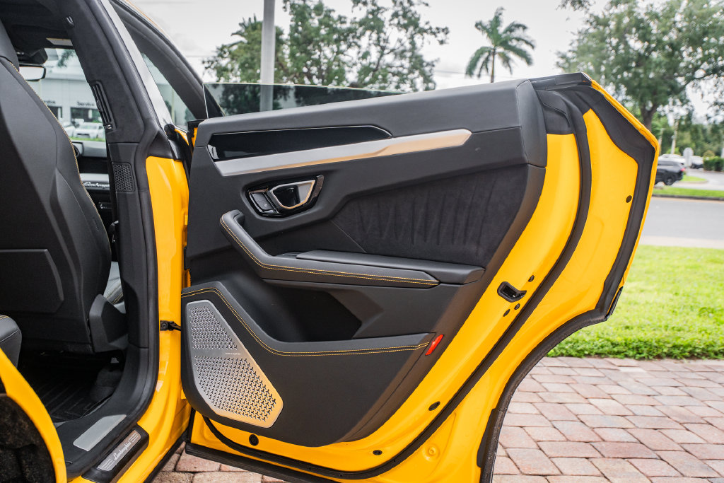 Used 2019 Lamborghini Urus AWD/4WD image 39
