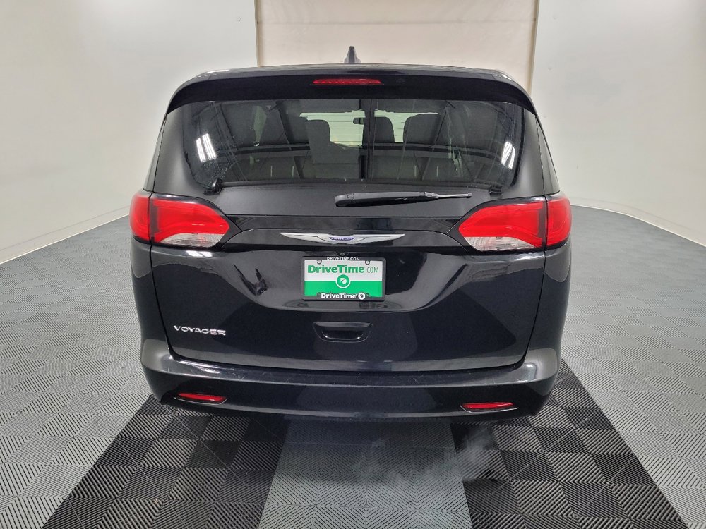 Used 2020 Chrysler Voyager L FWD image 7