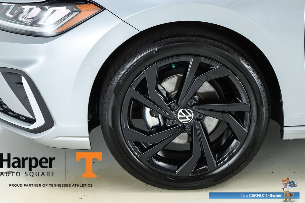 Used 2025 Volkswagen Jetta SE w/ Sunroof Package FWD image 5