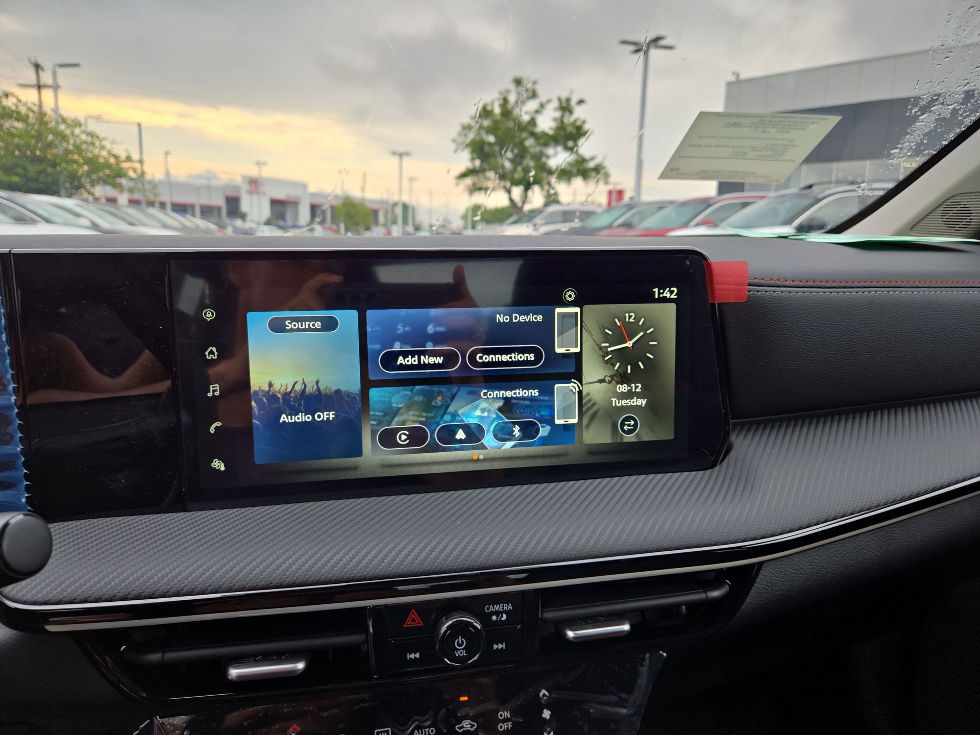 New 2025 Nissan Kicks SR FWD image 21