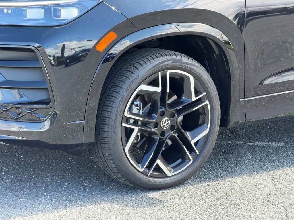 Used 2025 Volkswagen Tiguan SEL R-Line AWD/4WD image 8