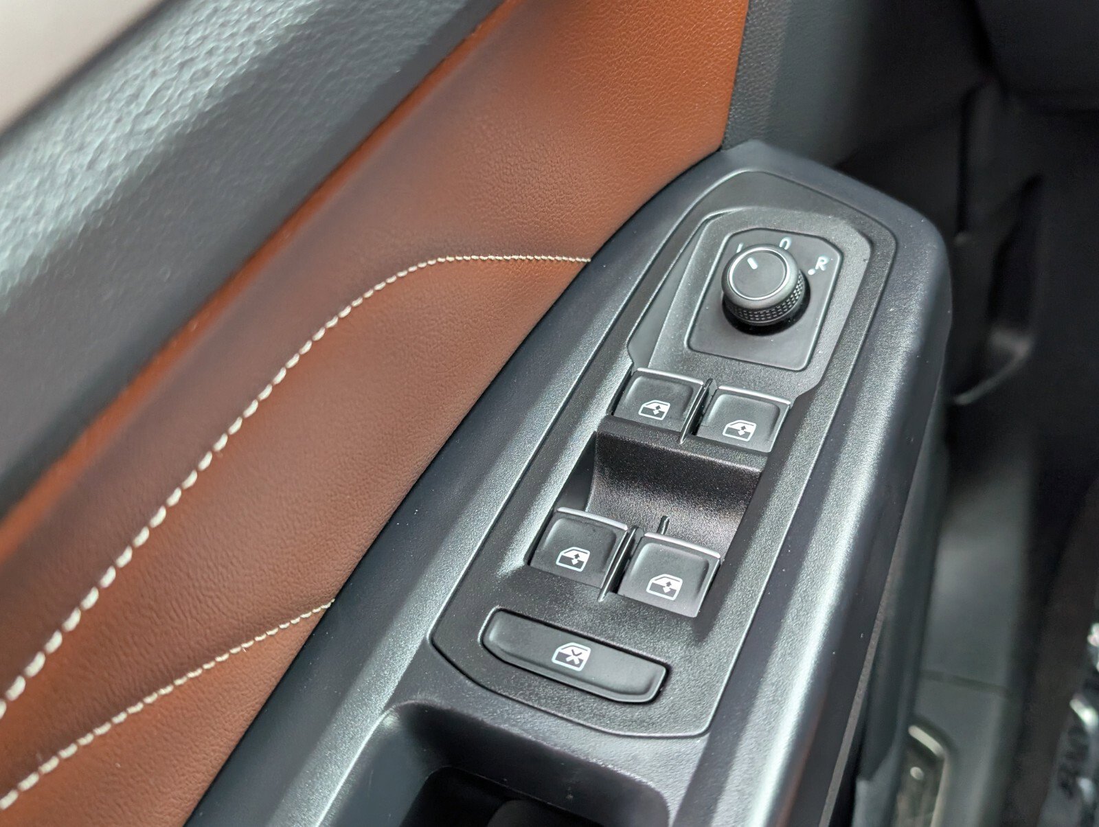 Used 2021 Volkswagen Atlas SE w/ Panoramic Sunroof Package image 35