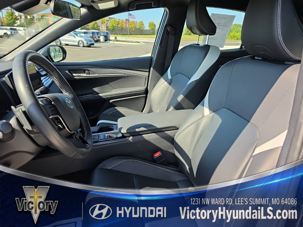 Used 2025 Toyota Camry SE FWD image 9