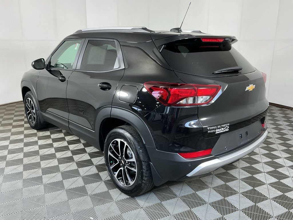 Used 2024 Chevrolet TrailBlazer LT w/ LT Cold Weather Package AWD/4WD image 13