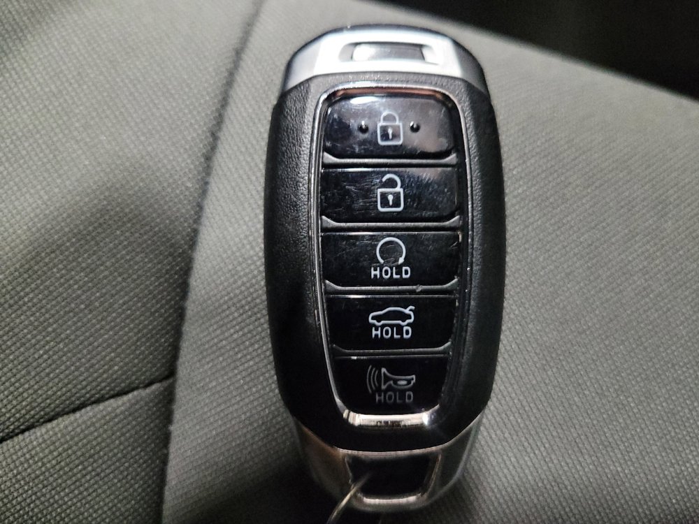 Used 2023 Hyundai Elantra SEL w/ Convenience Package FWD image 32