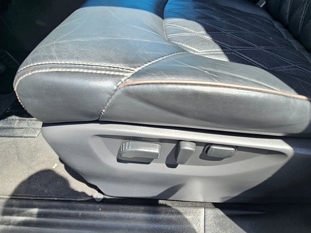 Used 2022 Nissan Armada Platinum w/ Captain's Chairs Package image 19