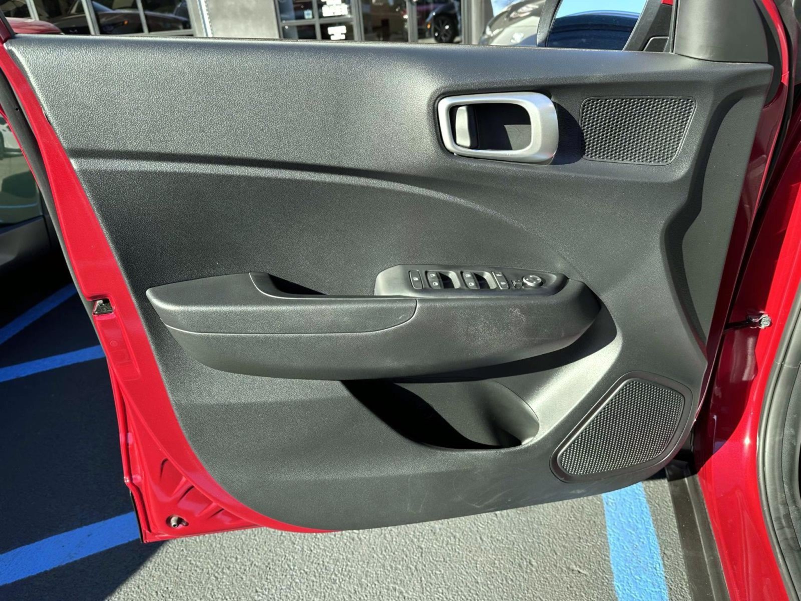Used 2025 Hyundai Venue SE FWD image 8