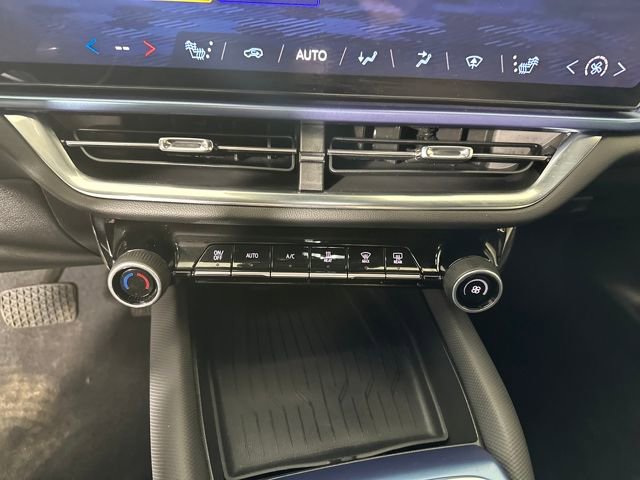 Used 2024 Chevrolet Equinox EV LT image 23