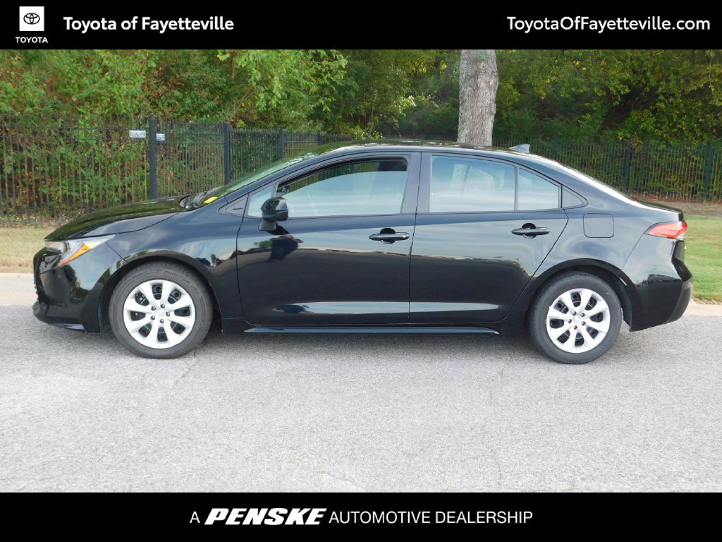 Used 2025 Toyota Corolla LE FWD image 2