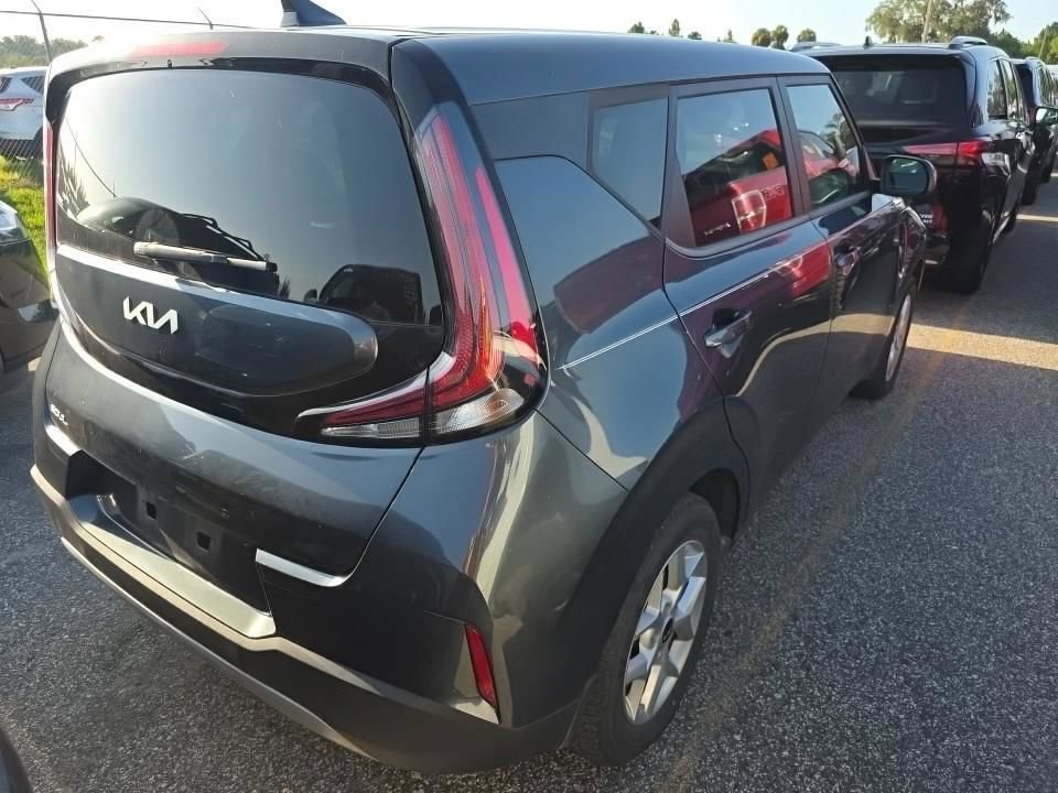 Used 2023 Kia Soul LX w/ Option Group 015 FWD image 2