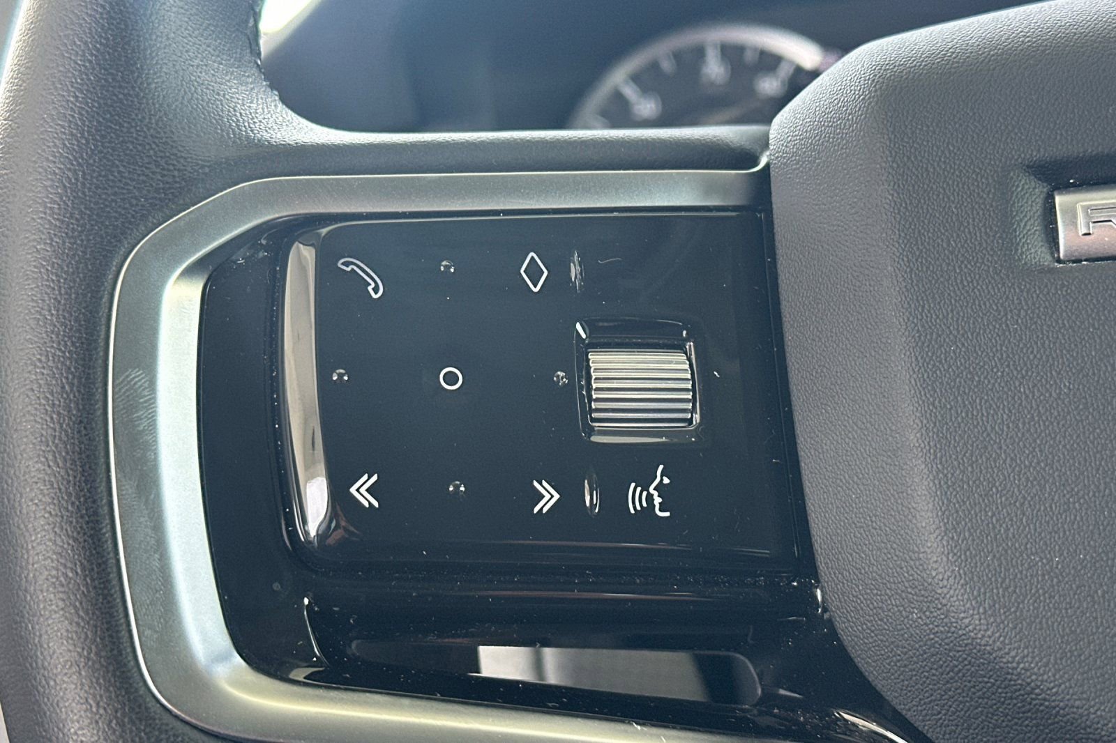 Used 2023 Land Rover Range Rover Evoque R-Dynamic S image 28