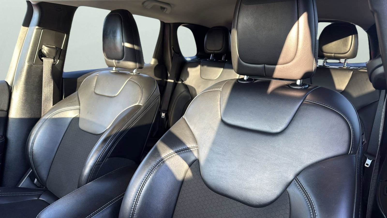 Used 2020 Jeep Cherokee Latitude Plus image 10