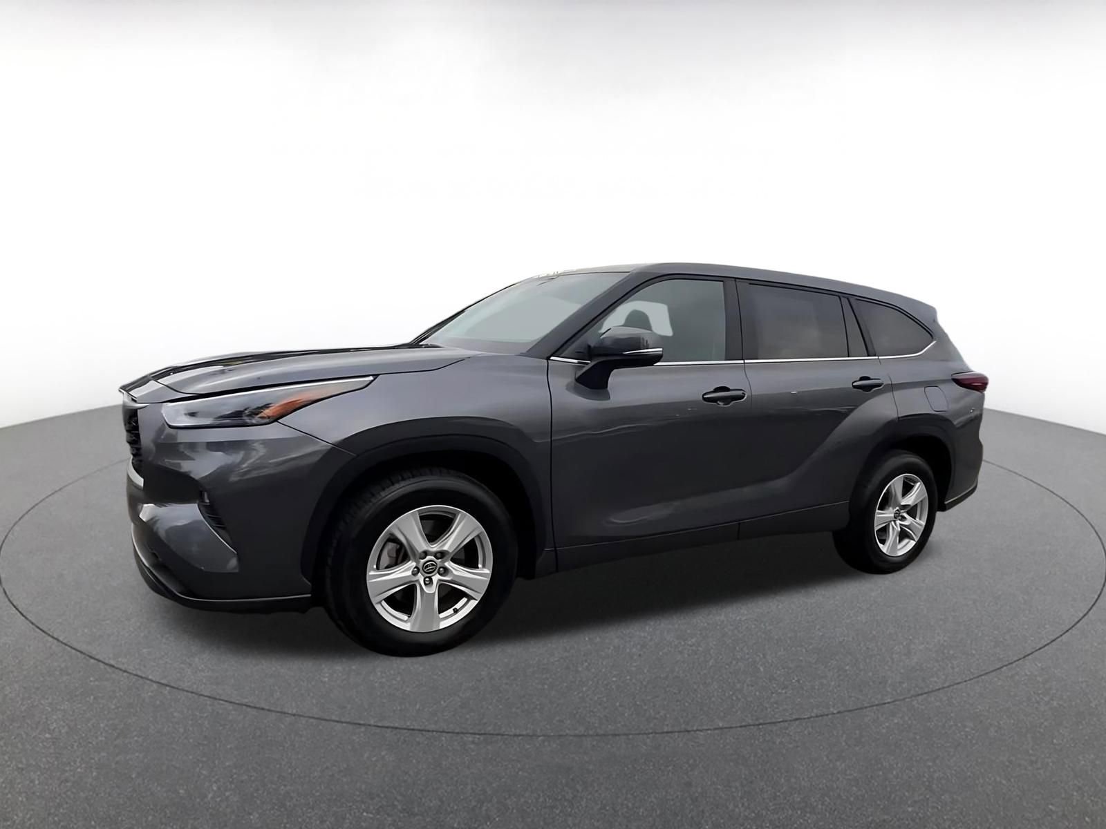 Used 2025 Toyota Highlander LE image 8