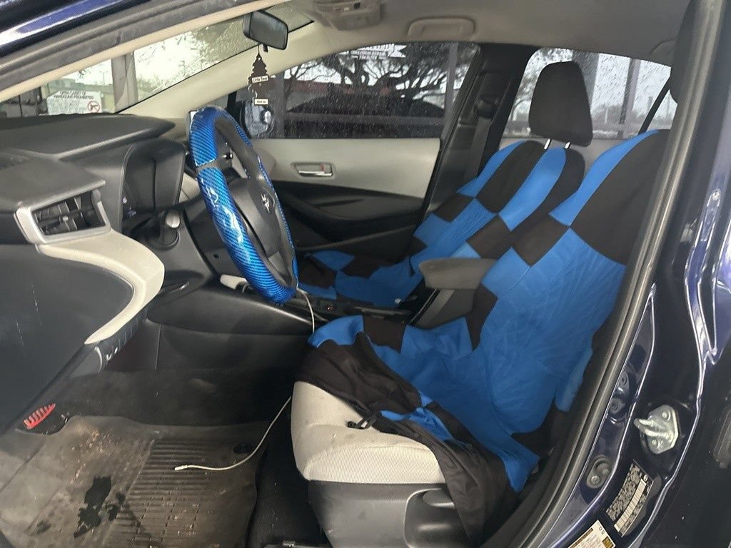 Used 2021 Toyota Corolla LE FWD image 3