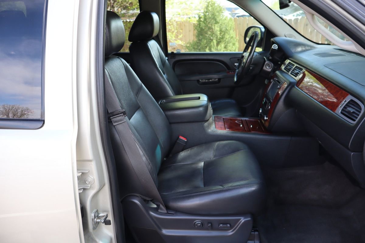 Used 2013 Chevrolet Tahoe LTZ image 24