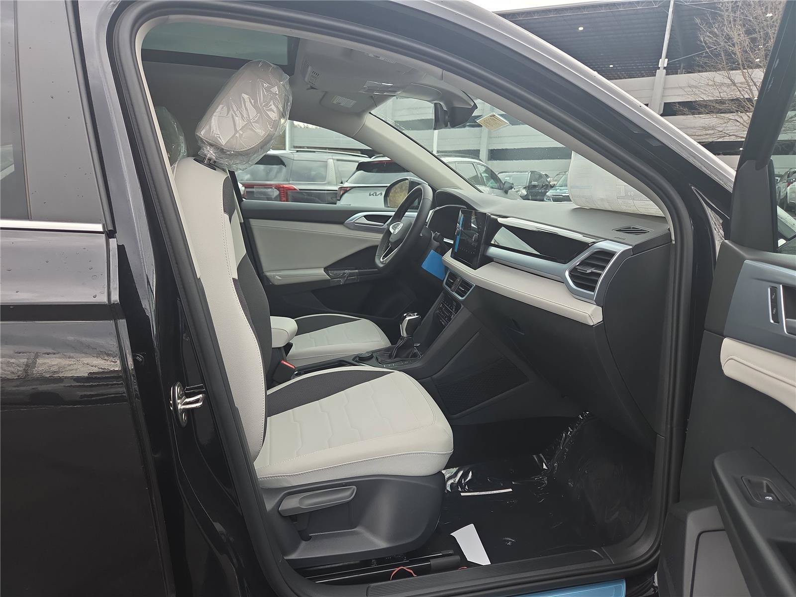 New 2026 Volkswagen Taos SE AWD/4WD image 28
