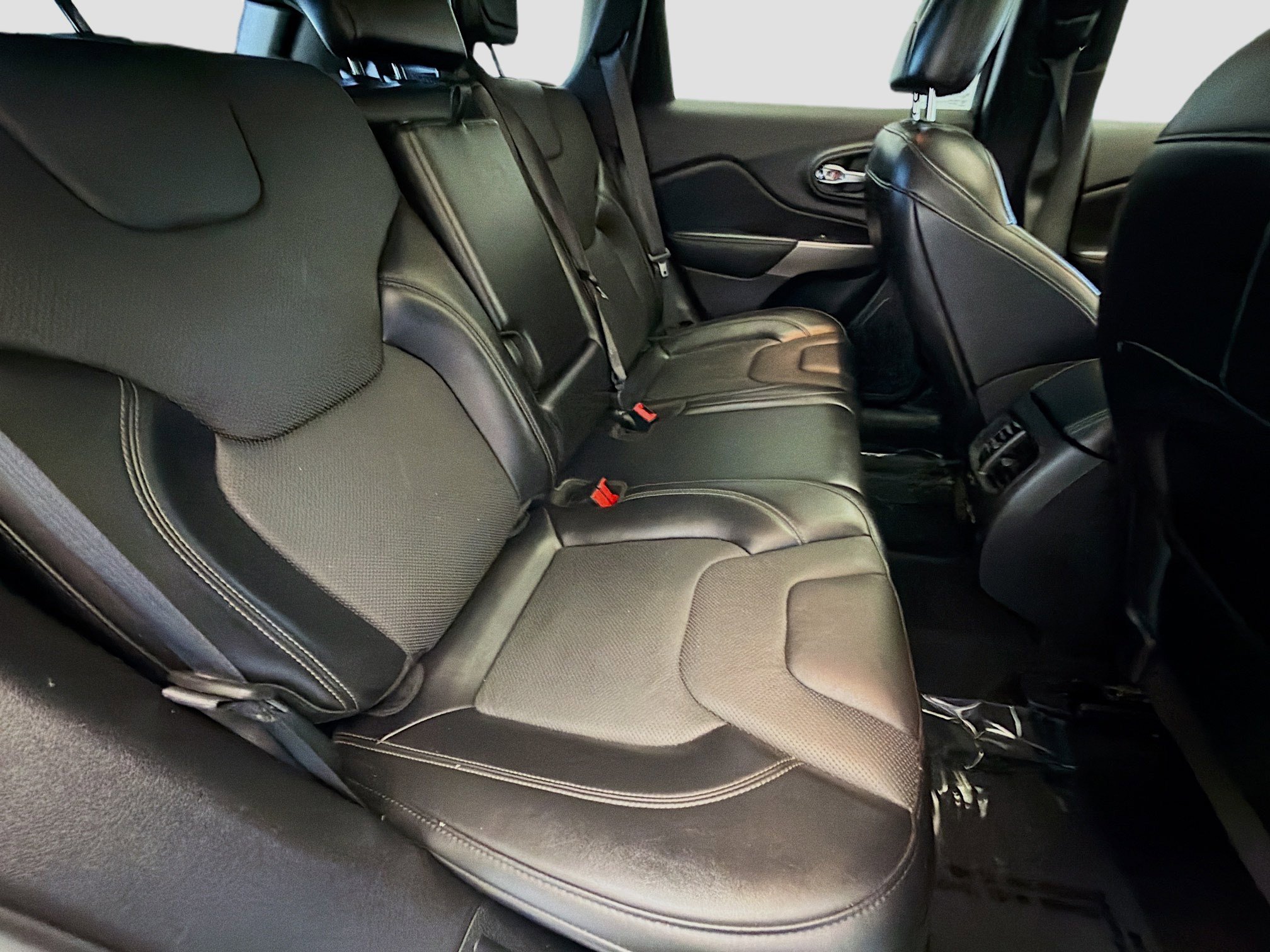 Used 2021 Jeep Cherokee Limited image 13