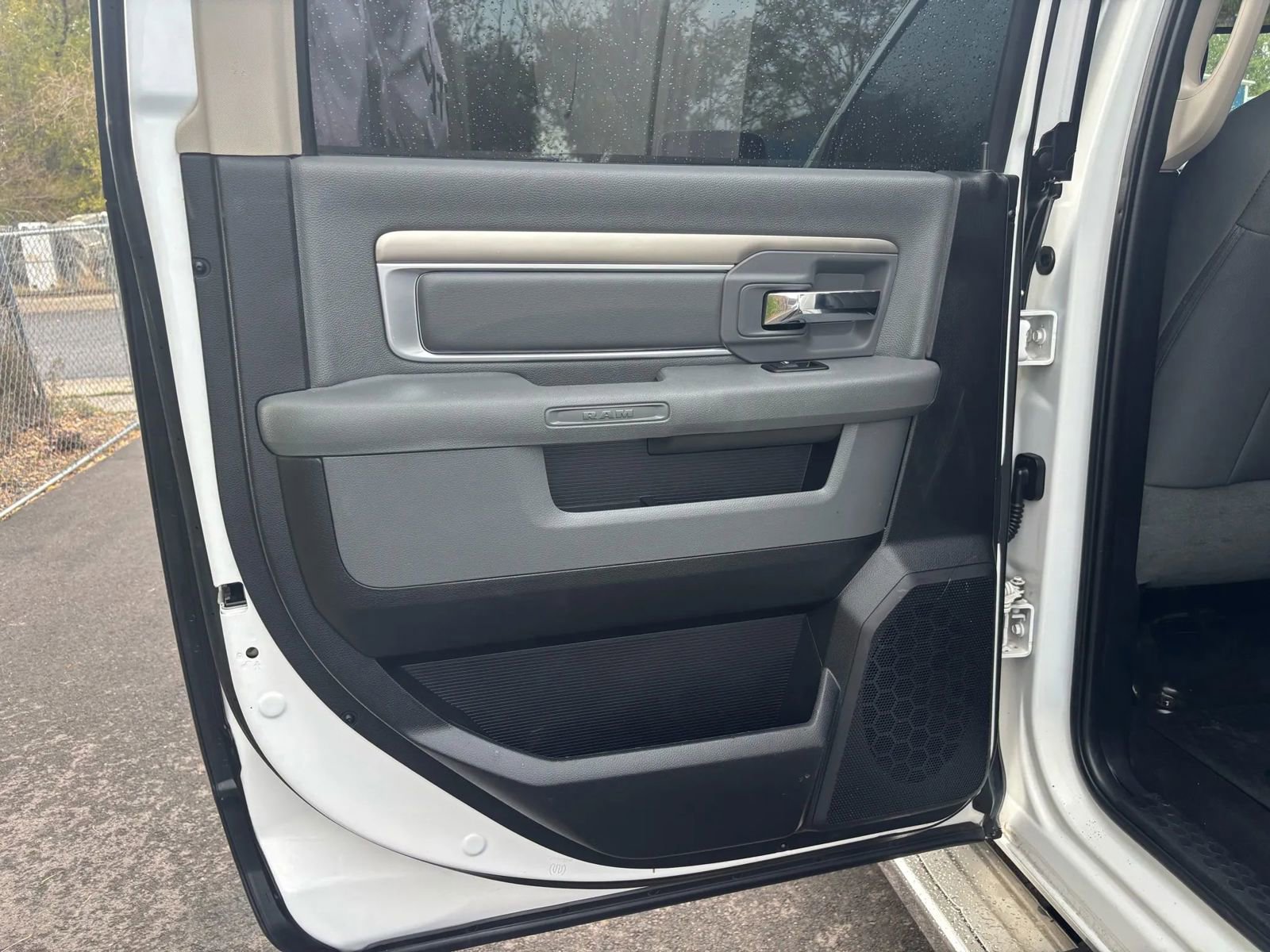 Used 2016 RAM 2500 SLT image 15