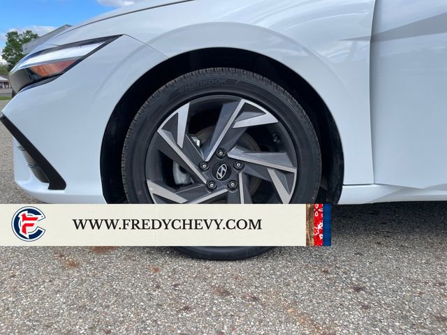 Used 2025 Hyundai Elantra Limited FWD image 27