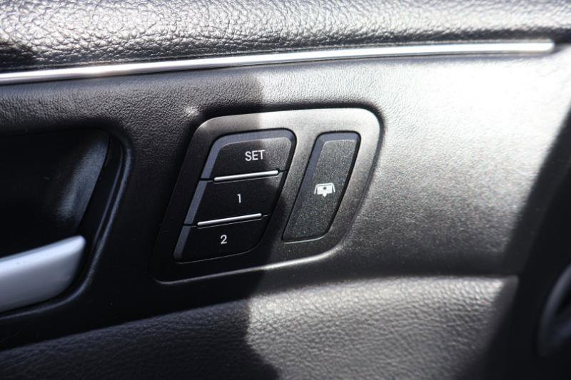 Used 2013 Hyundai Genesis 3.8 w/ Premium Pkg image 13