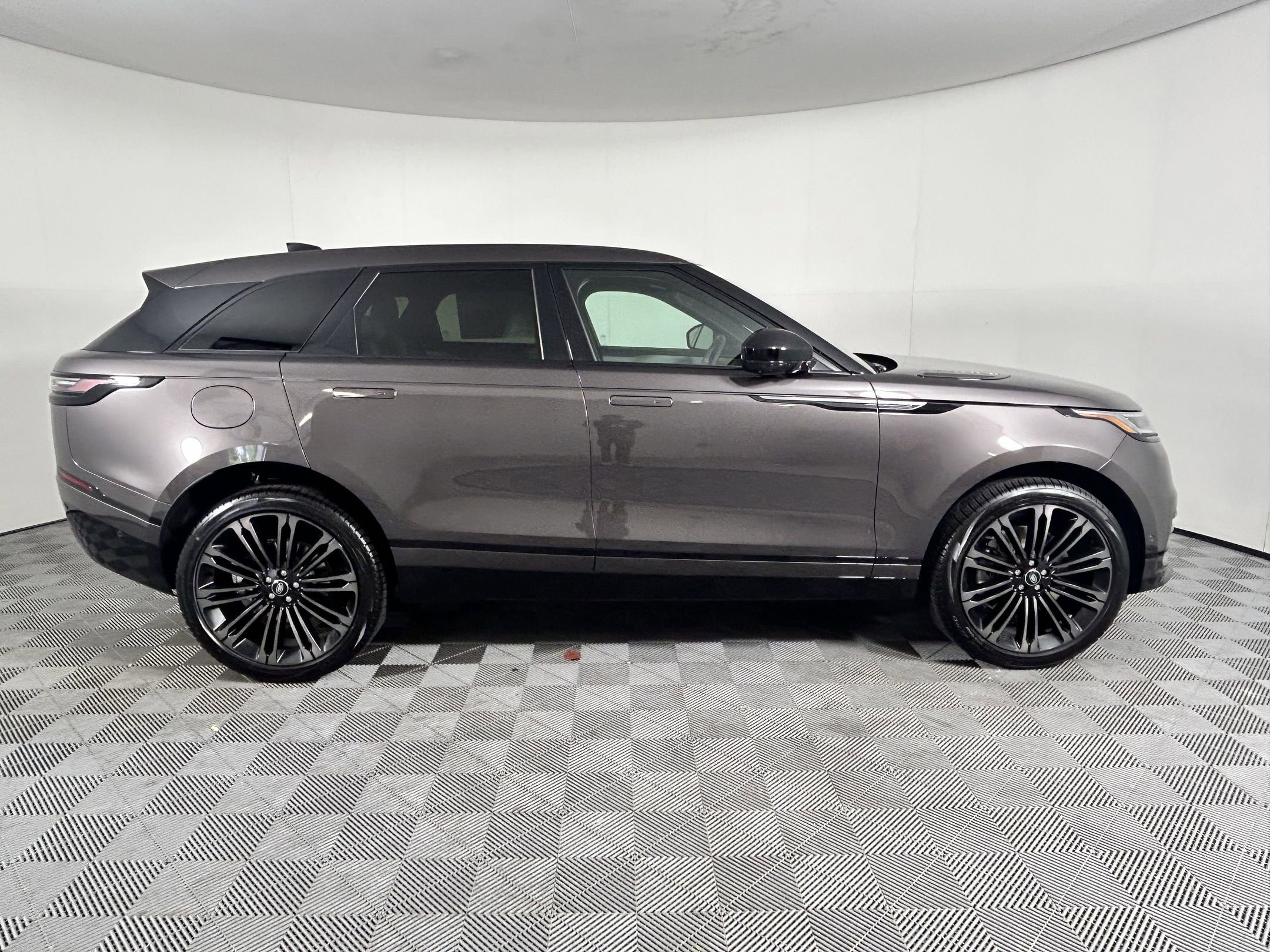 New 2026 Land Rover Range Rover Velar Dynamic SE image 6