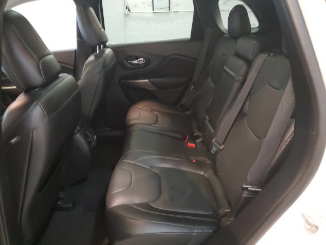 Used 2019 Jeep Cherokee Overland w/ Technology Group AWD/4WD image 26