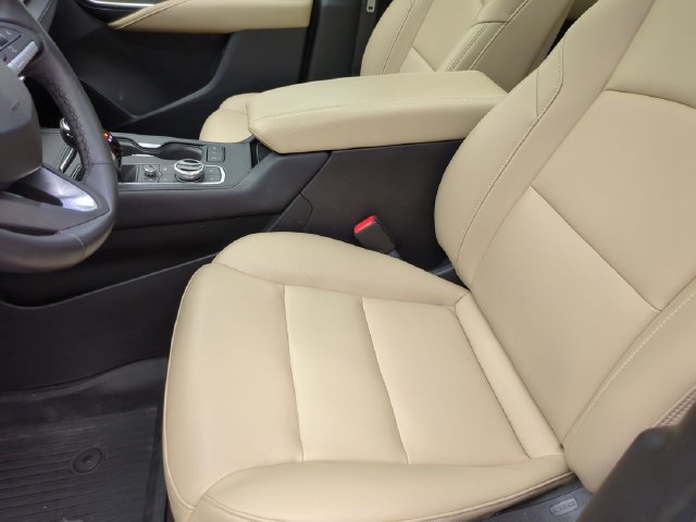 Certified 2024 Cadillac XT4 Luxury w/ Cold Weather Package AWD/4WD image 19