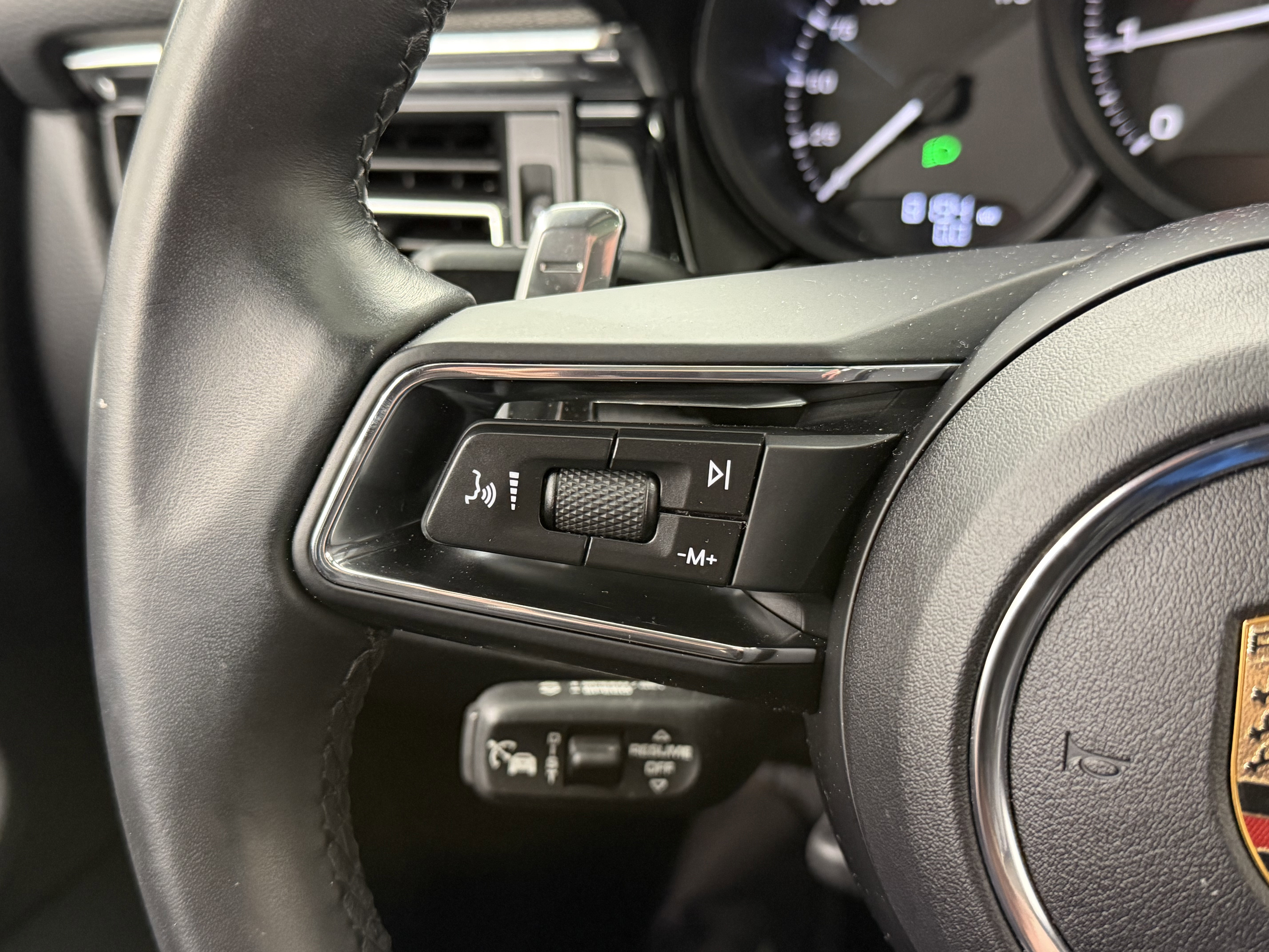 Certified 2025 Porsche Macan image 48