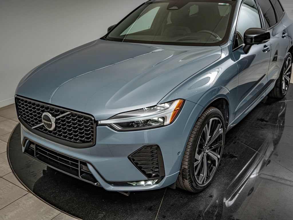 Used 2022 Volvo XC60 B5 R-Design w/ Advanced Package AWD/4WD image 14