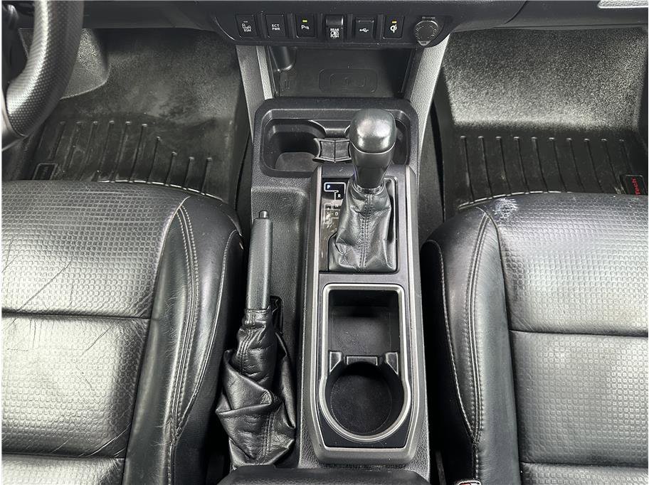 Used 2020 Toyota Tacoma TRD Off-Road w/ TRD Premium Off Road Package image 26