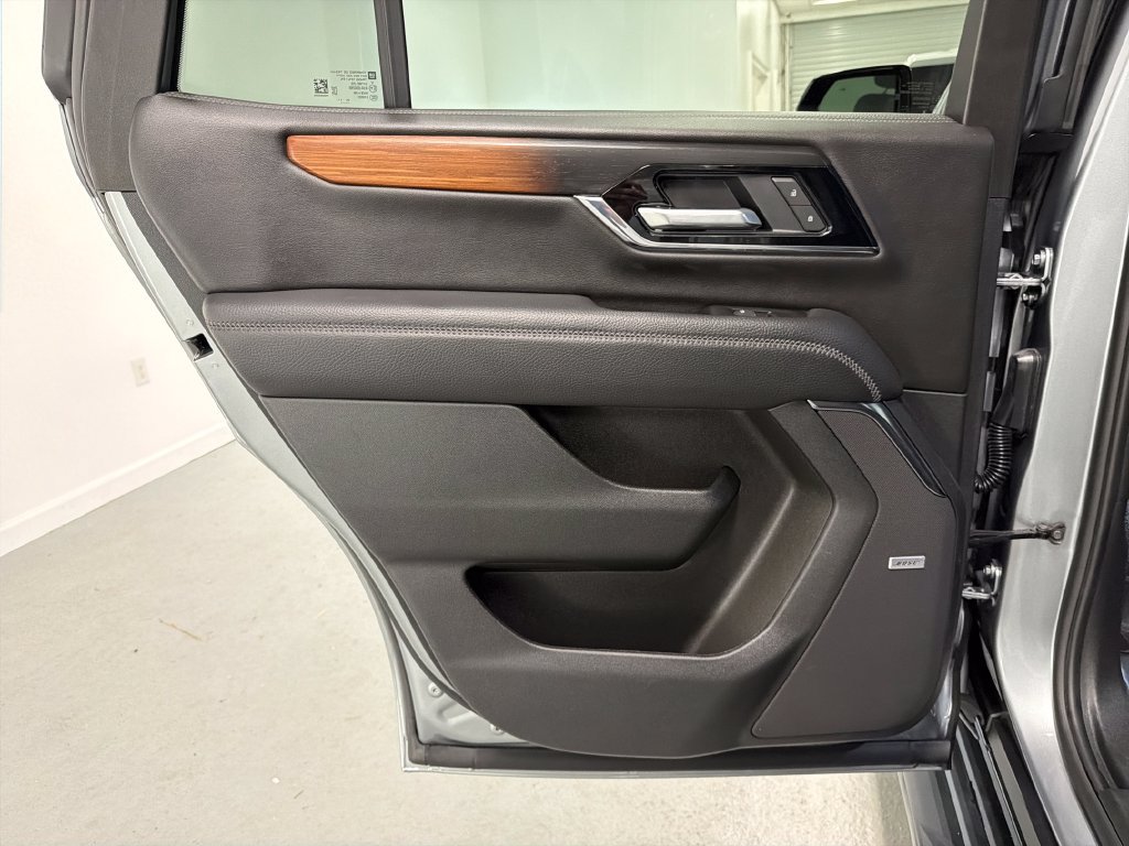 Used 2025 GMC Yukon Denali RWD image 9