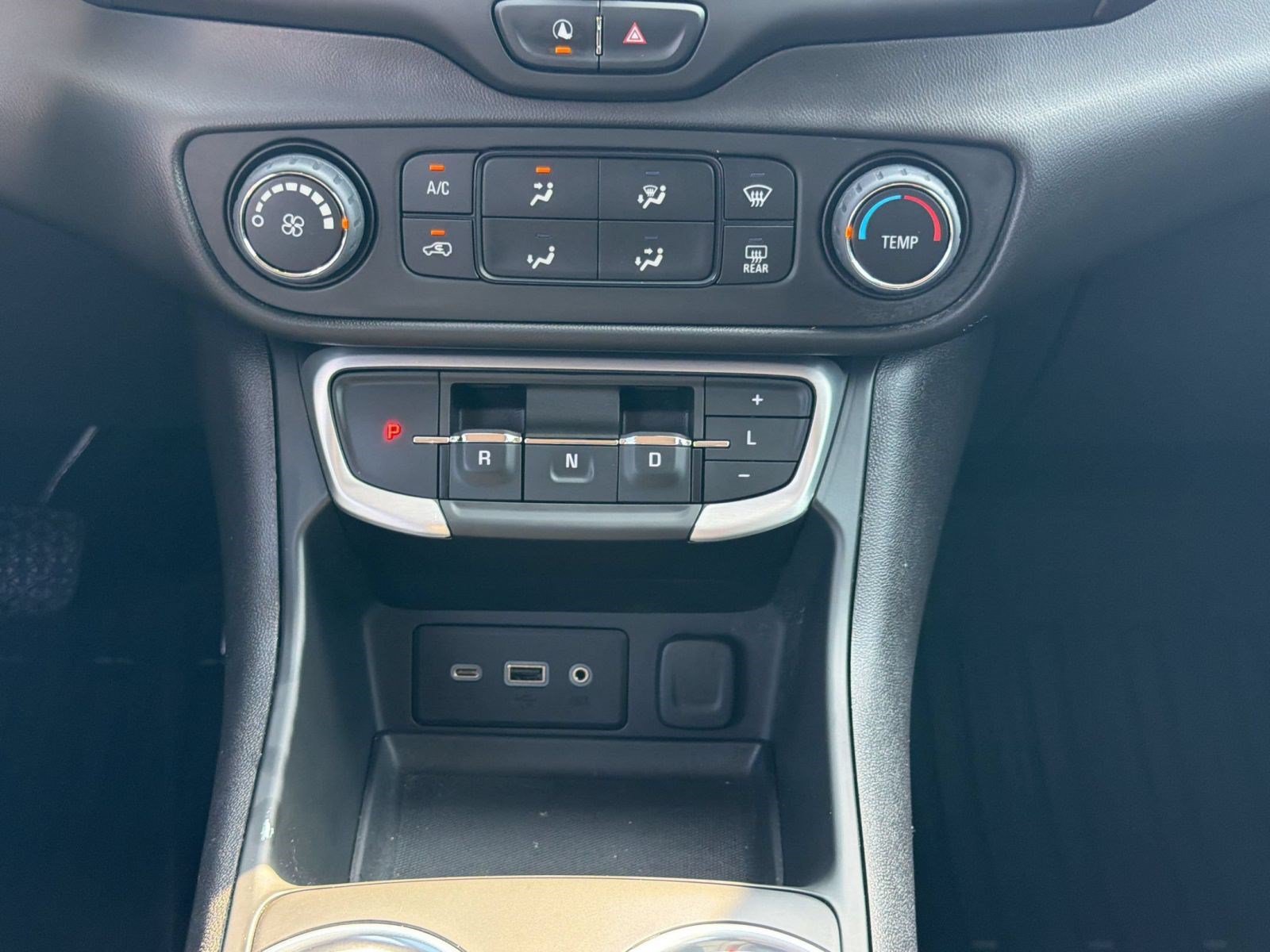 Used 2022 GMC Terrain SLE FWD image 19