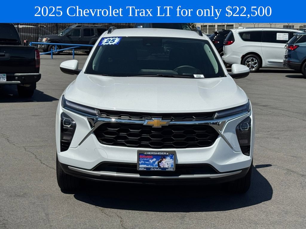 Used 2025 Chevrolet Trax LT FWD image 3