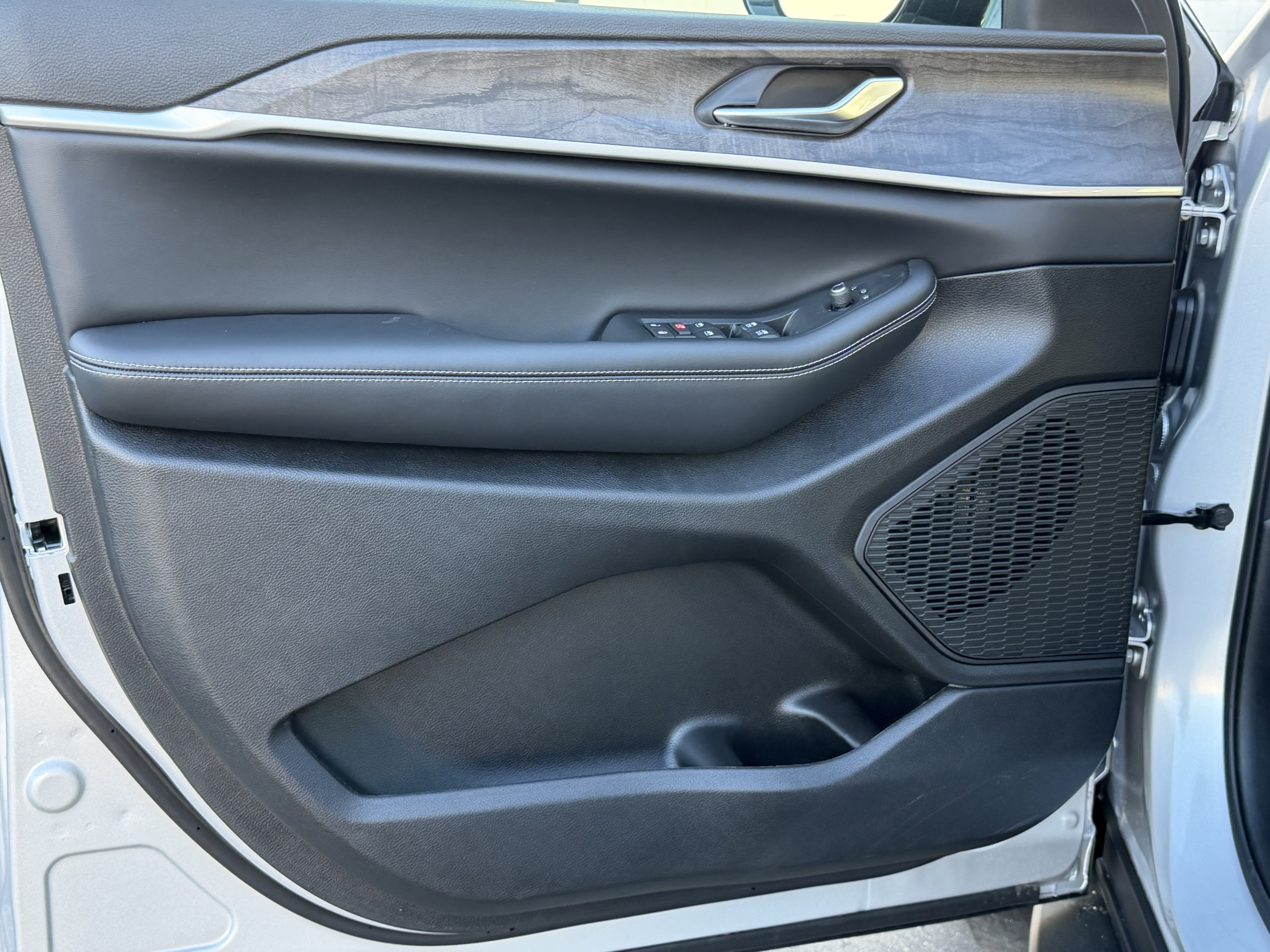 New 2026 Jeep Grand Cherokee Altitude RWD image 19