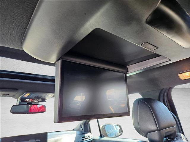 Used 2025 Toyota Sienna XLE Woodland Edition image 16