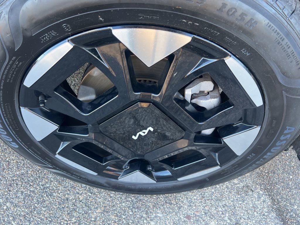 Certified 2025 Kia Carnival EX image 37