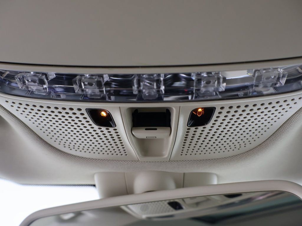 Used 2017 Mercedes-Benz GLC 300 4MATIC image 8