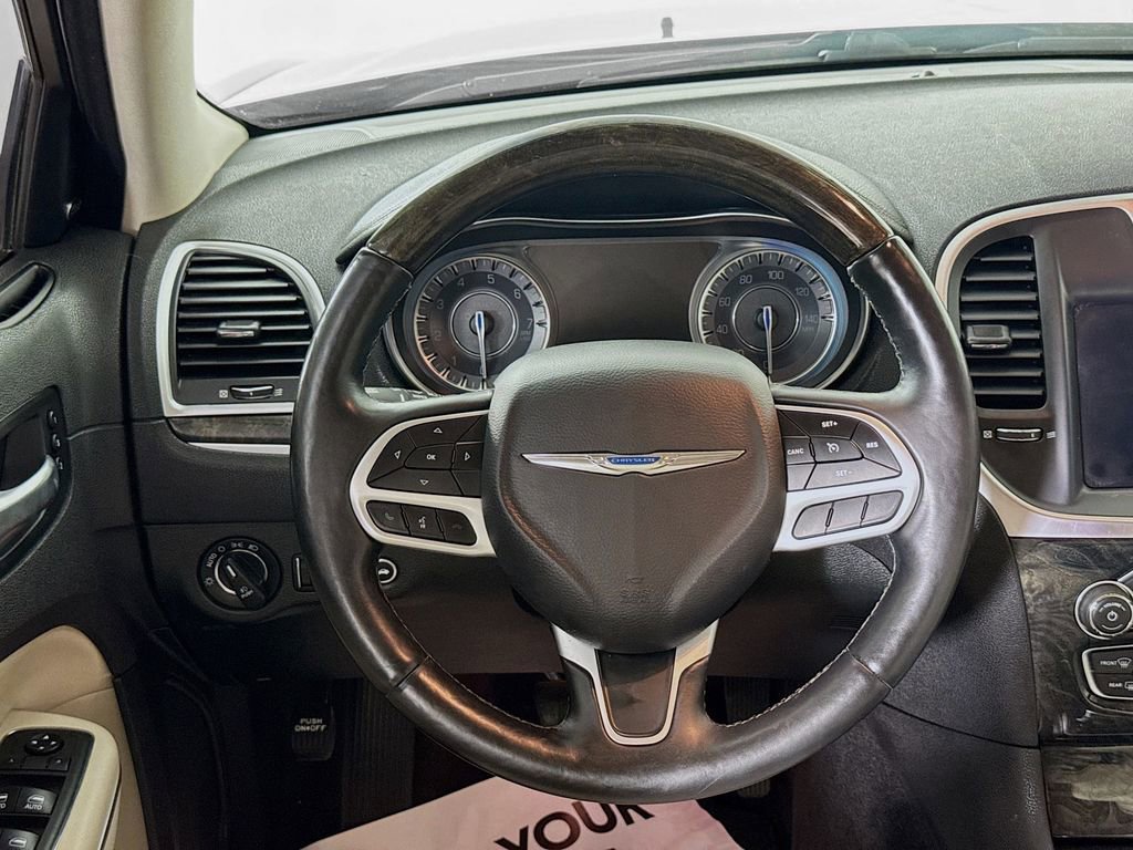 Used 2018 Chrysler 300 Limited image 14