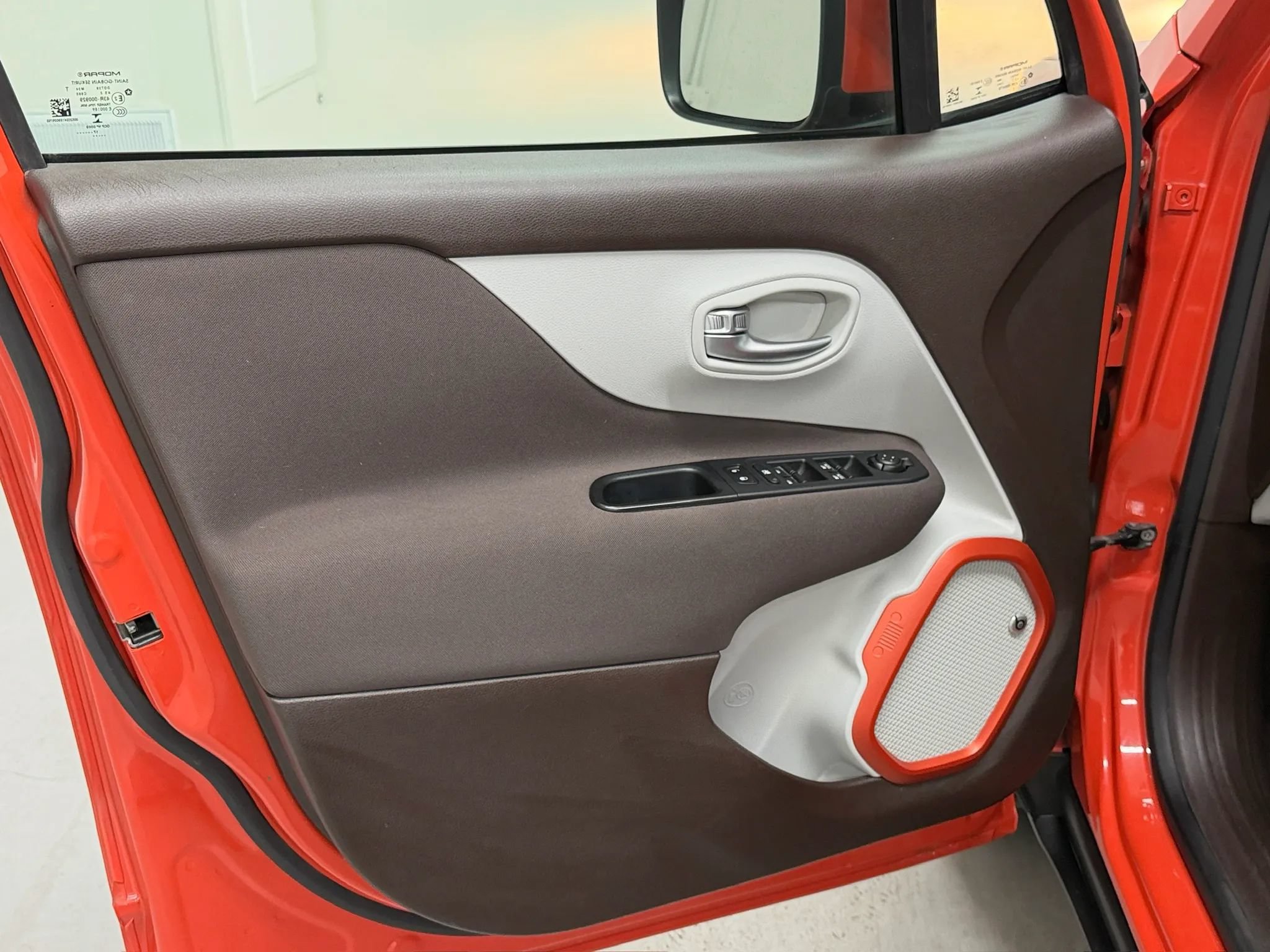 Used 2017 Jeep Renegade Latitude FWD image 82