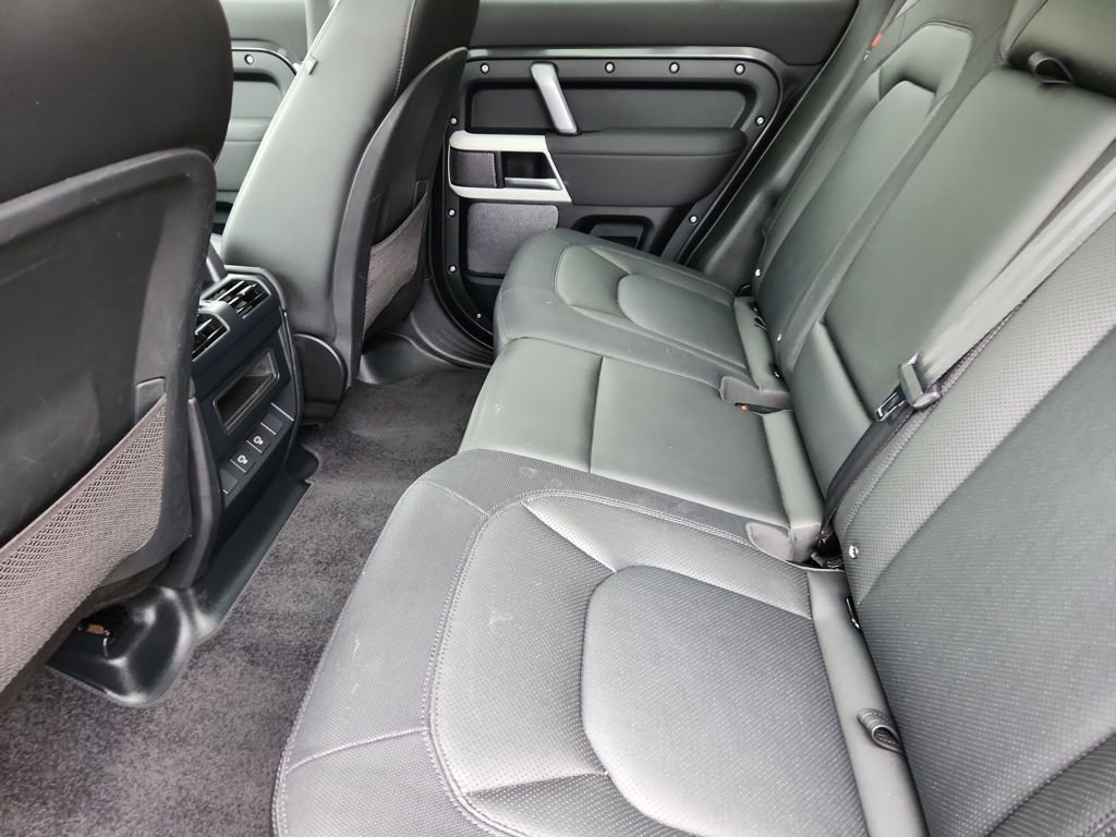 Used 2023 Land Rover Defender 110 X-Dynamic SE image 5