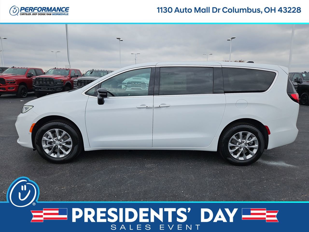 New 2026 Chrysler Pacifica Select image 4