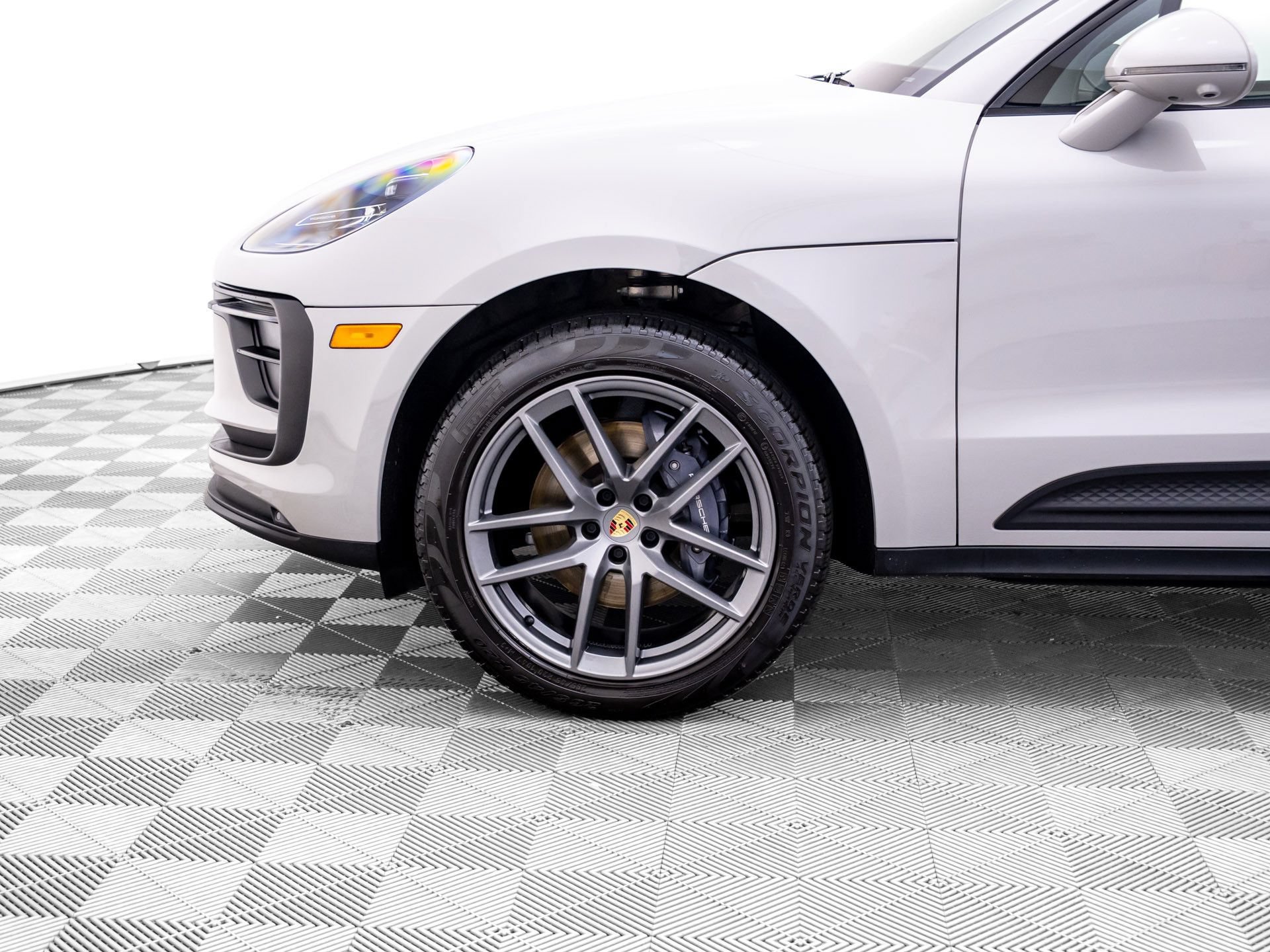 Used 2023 Porsche Macan AWD/4WD image 34